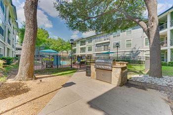 Outdoor Grill Station at Easton Apartments, Texas, 75206
